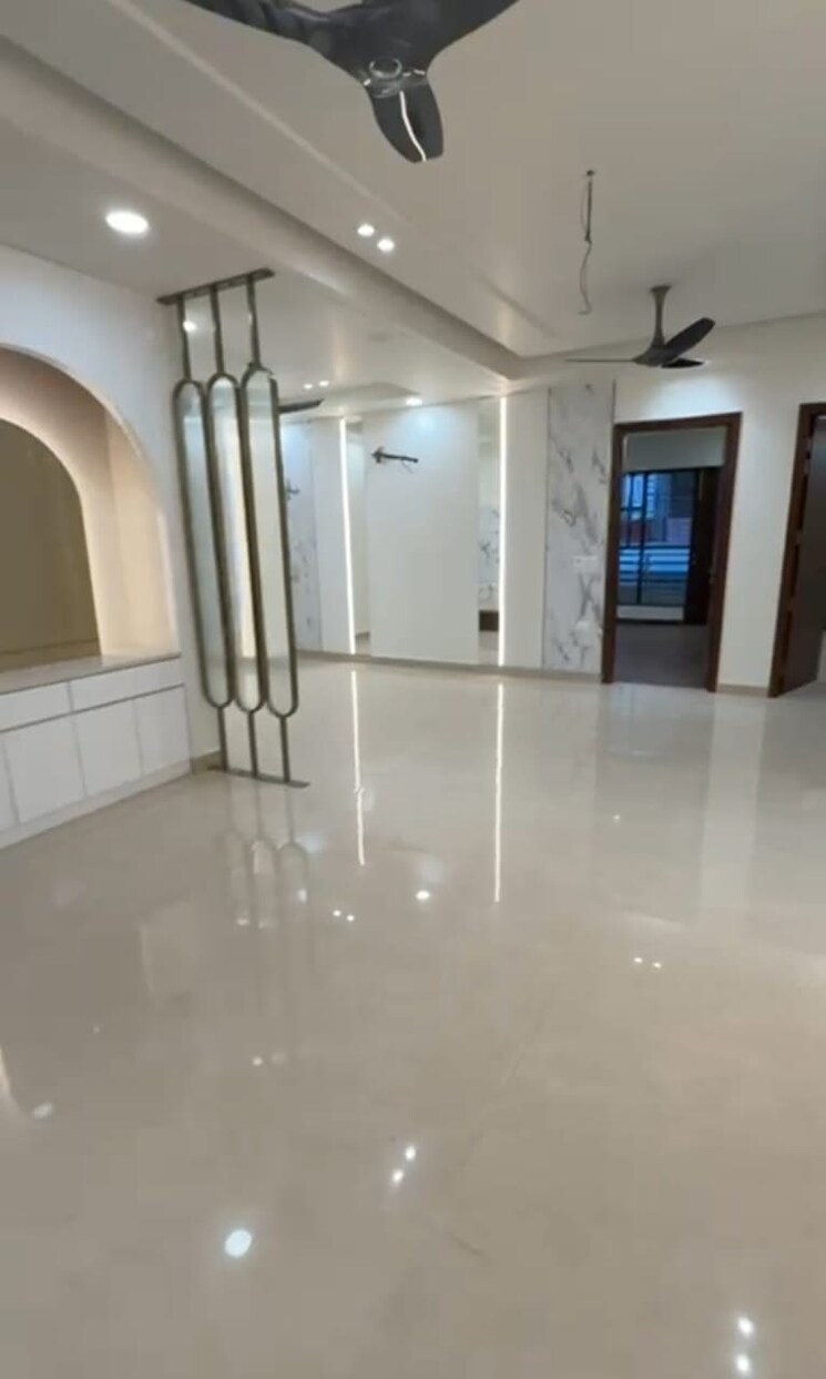 Room, parklands 3 Bedroom 250 Sq.Yd. Builder Floor In Sector 85 Faridabad 8981528