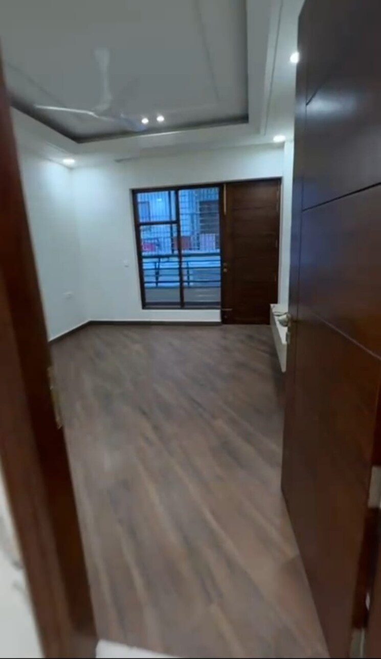 Room, parklands 3 Bedroom 250 Sq.Yd. Builder Floor In Sector 85 Faridabad 8981528