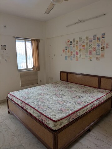 Bedroom in 2 BHK Apartment at Juhu – for Rent
