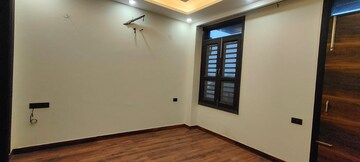 Room in 3 BHK Builder Floor at Sector 45 – for Rent
