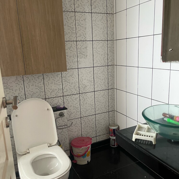 Bathroom, unitech-uniworld-gardens 3 Bedroom 2027 Sq.Ft. Apartment In Islampur Gurgaon 8981643