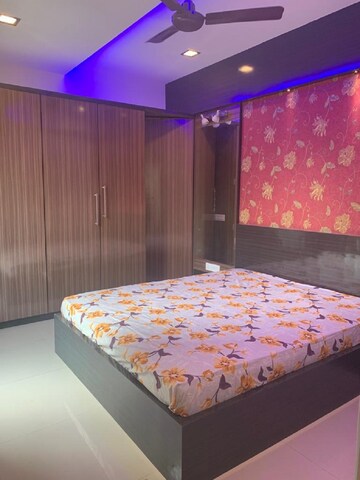 Bedroom in 3 BHK Apartment at Bandra West – for Rent