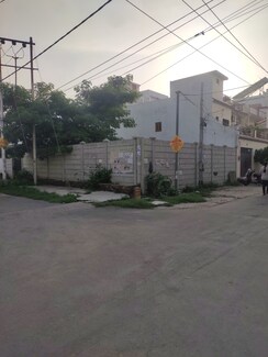 Plot For Sale in Aliganj