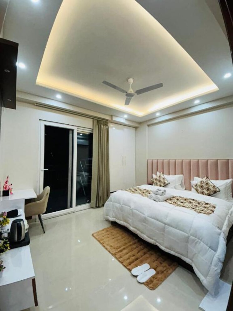 Bedroom, defence colony 3 Bedroom 325 Sq.Yd. Builder Floor In Defence Colony Delhi 8981683