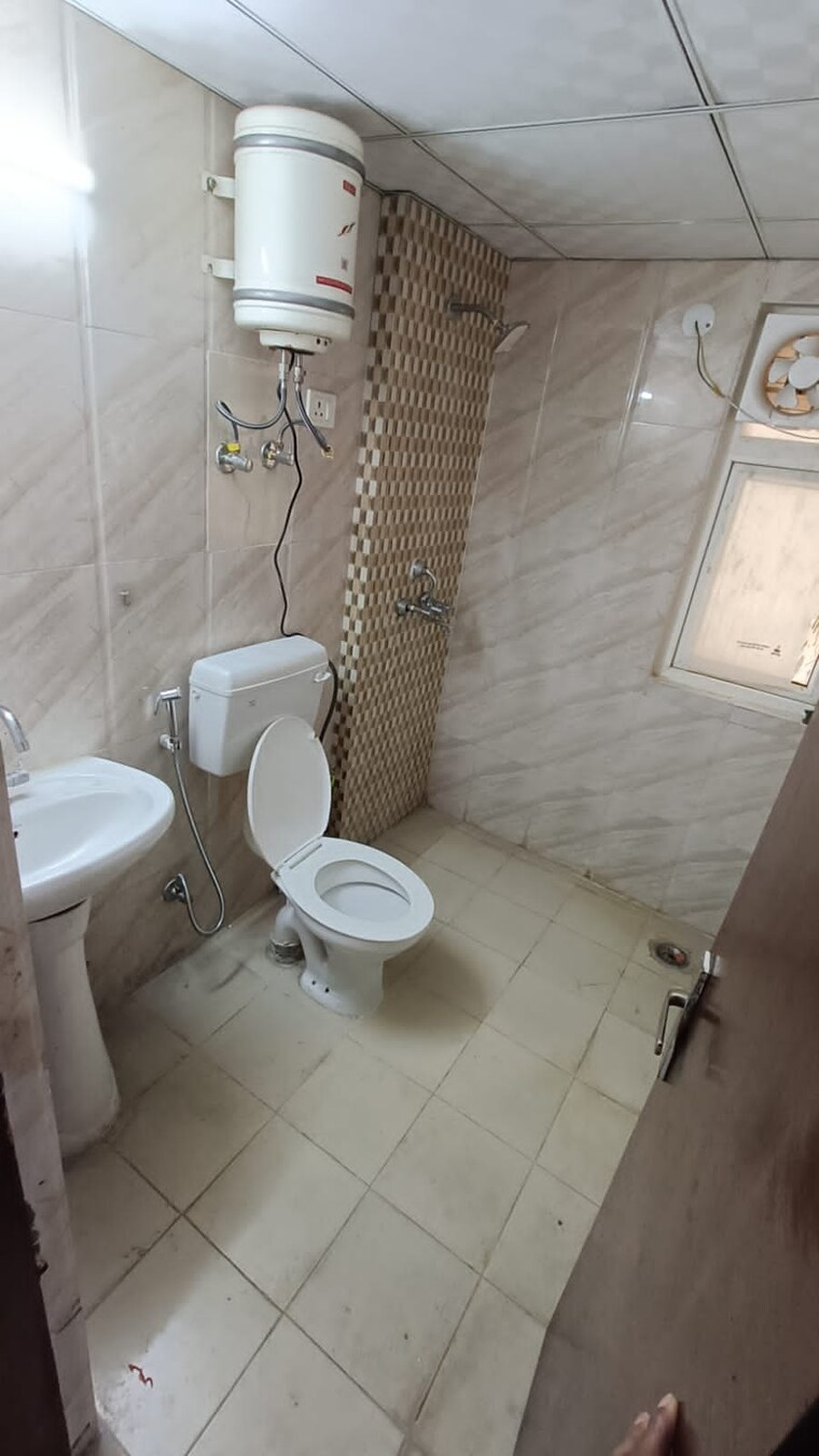 Bathroom, amaatra-homes 2 Bedroom 965 Sq.Ft. Apartment In Sector 10 Greater Noida Greater Noida 8981737