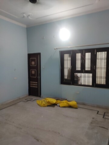 Room in 5 BHK Independent House at Aliganj – for Rent