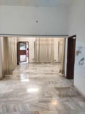 5 BHK Independent House For Rent in Aliganj
