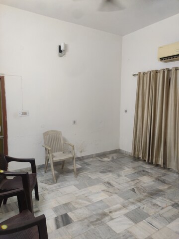 Living Room in 5 BHK Independent House at Aliganj – for Rent