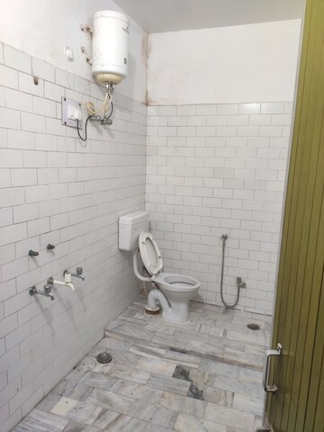 Bathroom in 5 BHK Independent House at Aliganj – for Rent