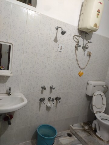 Bathroom in 5 BHK Independent House at Aliganj – for Rent