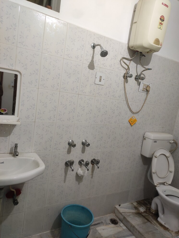 Bathroom, aliganj 5 Bedroom 2152 Sq.Ft. Independent House In Aliganj Lucknow 8981769
