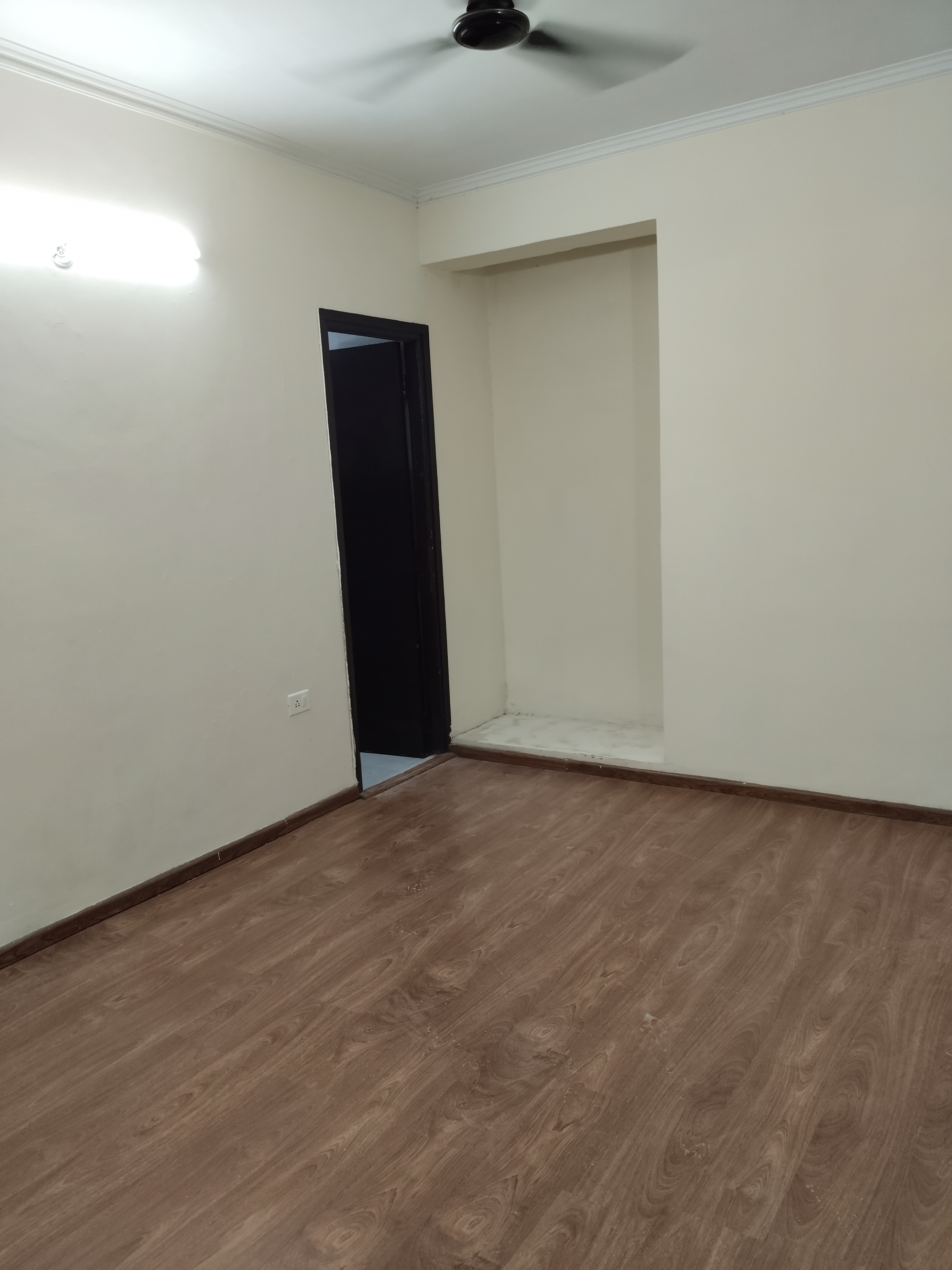 2.5 BHK + Pooja Room Apartment For Rent in Amrapali Leisure Park