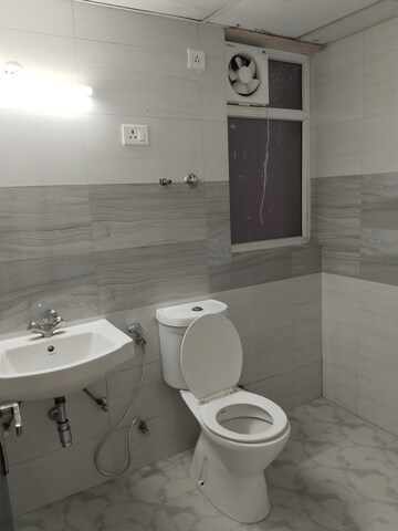 Bathroom in 2.5 BHK Apartment at Amrapali Leisure Park, Amrapali Leisure Valley – for Rent