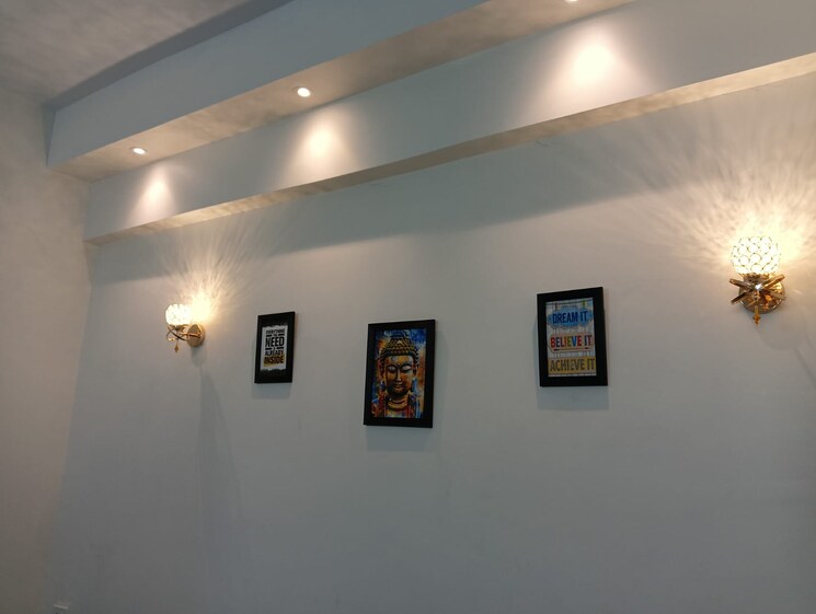 Room, gaur-city-center Commercial Office Space 550 Sq.Ft. In Sector 4 Greater Noida Greater Noida 8981782