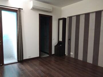 Room in 3 BHK Builder Floor at Shivalik Colony – for Rent
