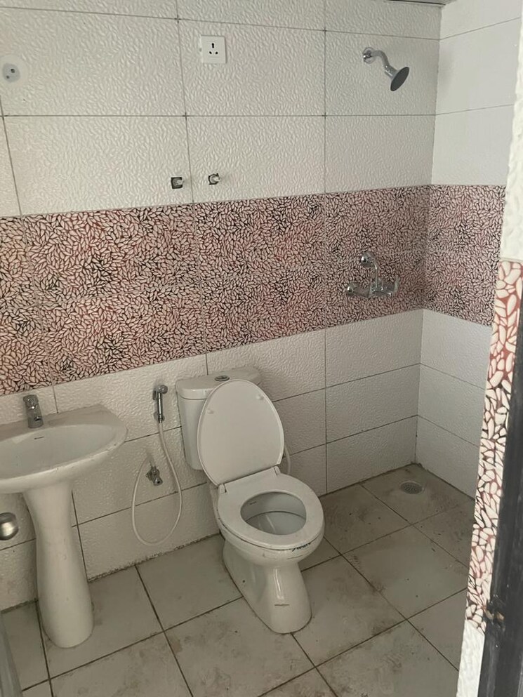 Bathroom, shiv-sai-emerald-heights 2 Bedroom 1260 Sq.Ft. Apartment In Sector 88 Faridabad 8981790