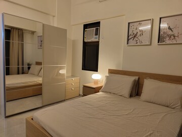 Room in 2.5 BHK Apartment at Sadanand Building, Dadar West – for Rent