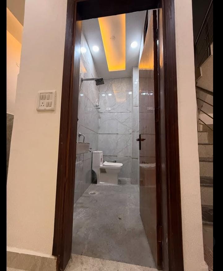 2 BHK + Servant Room Builder Floor For Rent in Building Floor 