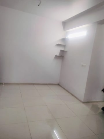 Room in 2 BHK Apartment at BPTP Discovery Park, Sector 80 – for Rent