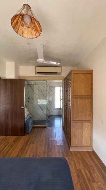 Room in 2 BHK Apartment at Andheri West – for Sale