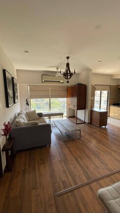 2 BHK Apartment For Sale in Andheri West