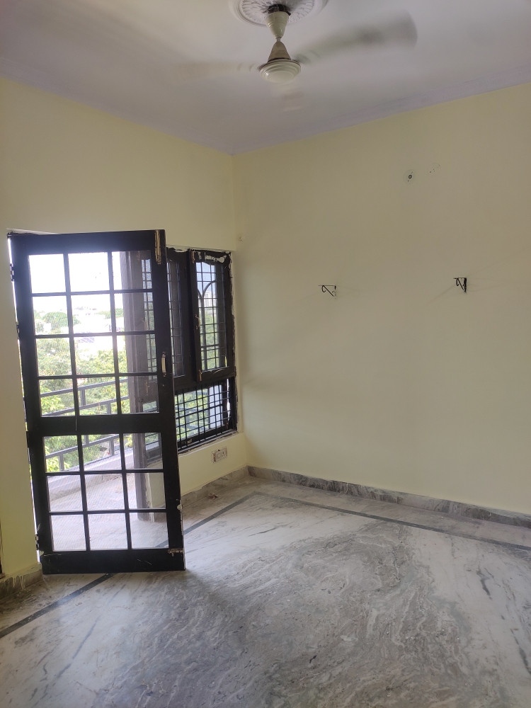 2.5 BHK Builder Floor For Rent in Aliganj