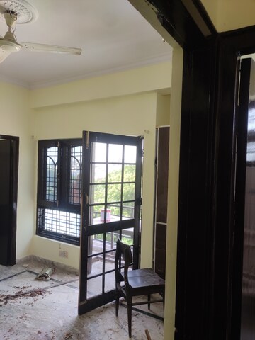 Room in 2.5 BHK Builder Floor at Aliganj – for Rent
