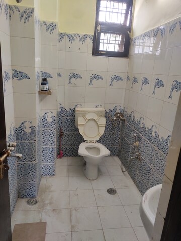Team Area in 2.5 BHK Builder Floor at Aliganj – for Rent