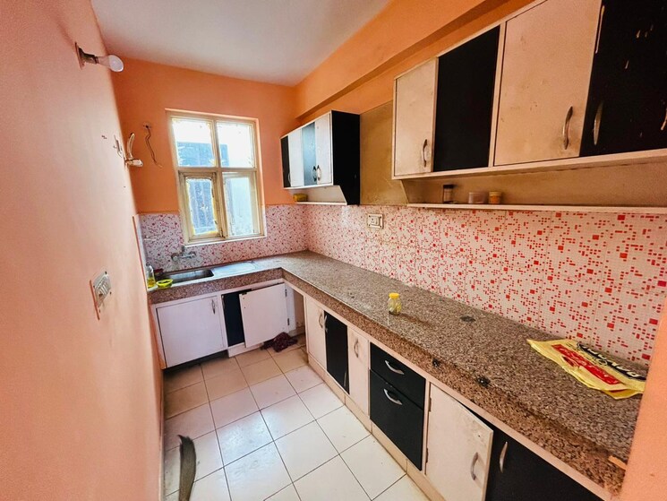 Kitchen, paras-quartier 4 Bedroom 5350 Sq.Ft. Apartment In Gwal Pahari Gurgaon 8982042