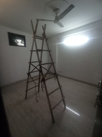 Room in 3 BHK Builder Floor at Malviya Nagar – for Rent