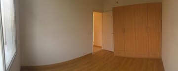 Room in 2 BHK Apartment at Gaur Atulyam, Omicron I Greater Noida – for Rent