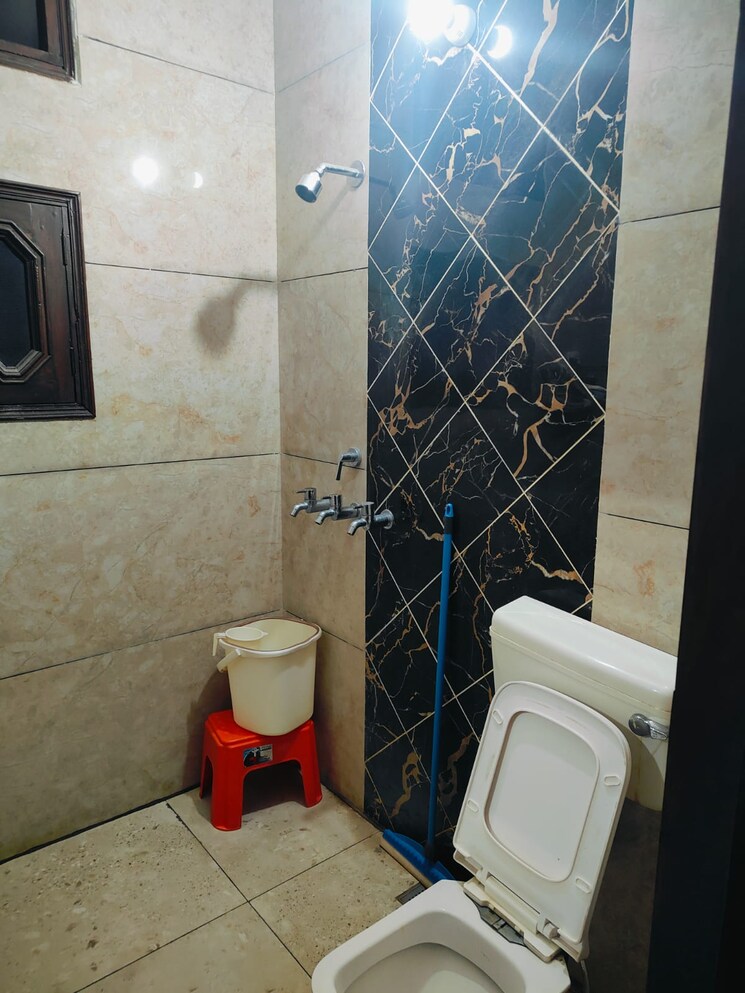Bathroom, paras-quartier 4 Bedroom 6000 Sq.Ft. Apartment In Gwal Pahari Gurgaon 8982011