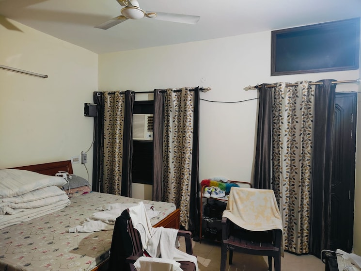 Living Room, paras-quartier 4 Bedroom 6000 Sq.Ft. Apartment In Gwal Pahari Gurgaon 8982011