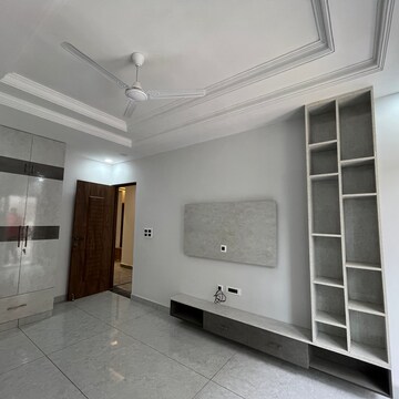 Room in 3 BHK Apartment at OM Builder Floors, Sector 43 – for Sale
