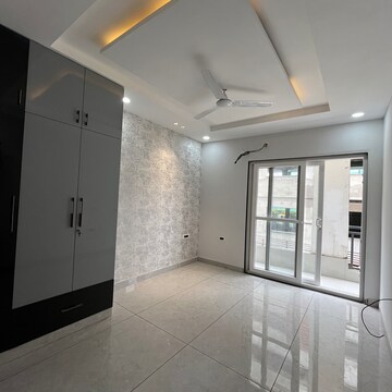 Room in 3 BHK Apartment at OM Builder Floors, Sector 43 – for Sale