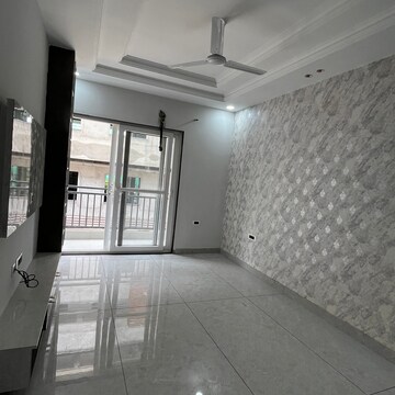 Room in 3 BHK Apartment at OM Builder Floors, Sector 43 – for Sale