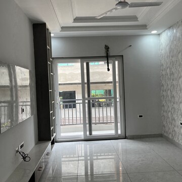 Room in 3 BHK Apartment at OM Builder Floors, Sector 43 – for Sale