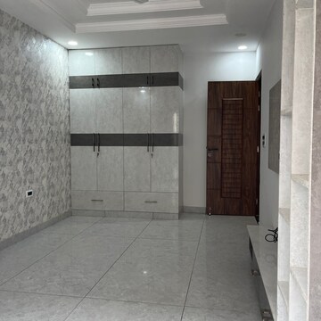 Room in 3 BHK Apartment at OM Builder Floors, Sector 43 – for Sale