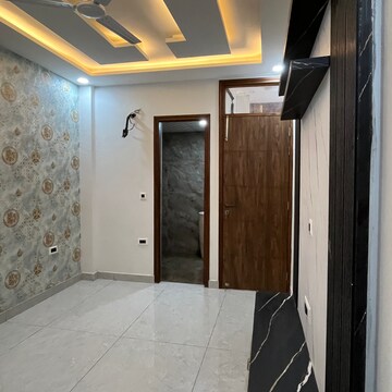 Room in 3 BHK Apartment at OM Builder Floors, Sector 43 – for Sale