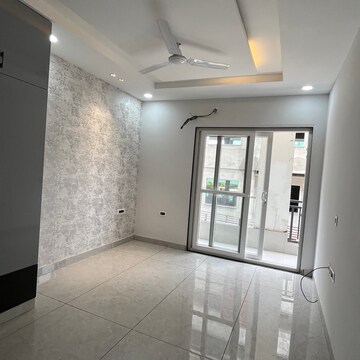 Room in 3 BHK Apartment at OM Builder Floors, Sector 43 – for Sale