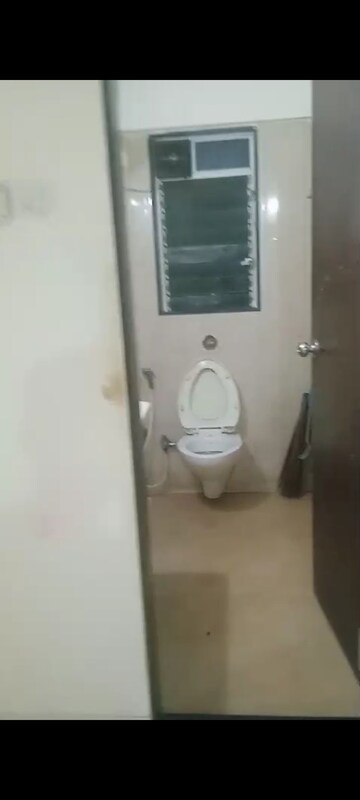 Bathroom in 1 BHK Apartment at Vile Parle East – for Rent