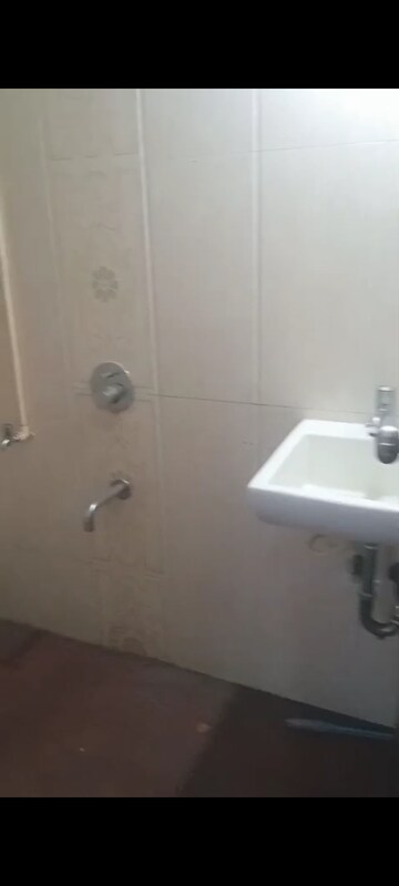Bathroom in 1 BHK Apartment at Vile Parle East – for Rent