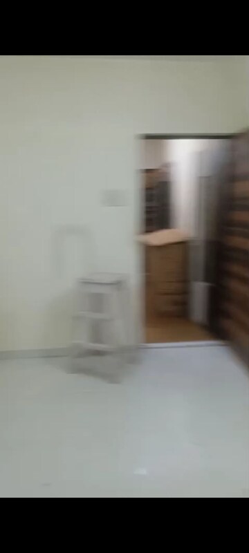 Room in 1 BHK Apartment at Vile Parle East – for Rent
