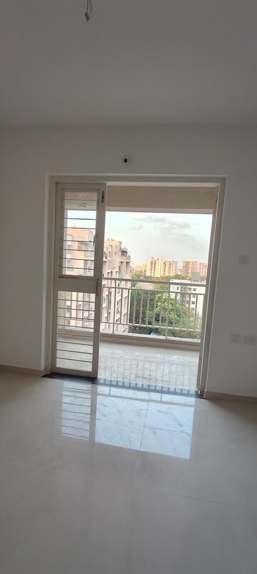 Room in 2 BHK Apartment at Kanchan Royal Exotica, Kondhwa – for Rent