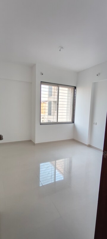 Room in 2 BHK Apartment at Kanchan Royal Exotica, Kondhwa – for Rent