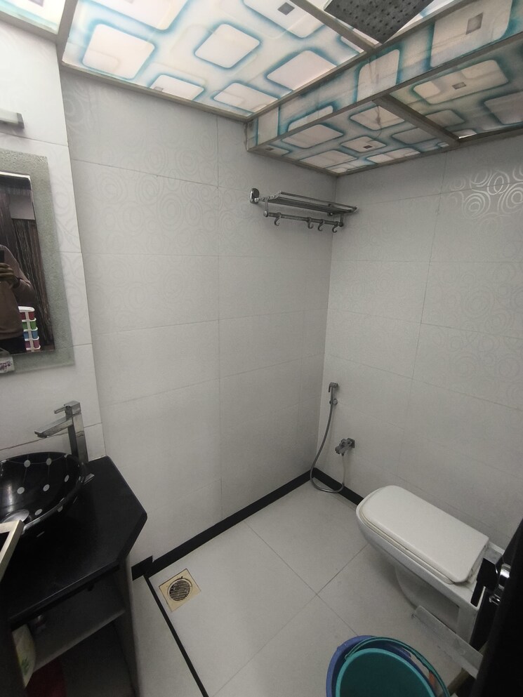 Bathroom, vandana-chs 2 Bedroom 650 Sq.Ft. Apartment In Juhu Mumbai 8982302