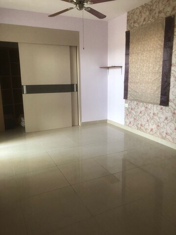 Room in 3 BHK Apartment at Puravankara Elita Promenade, Jp Nagar – for Rent