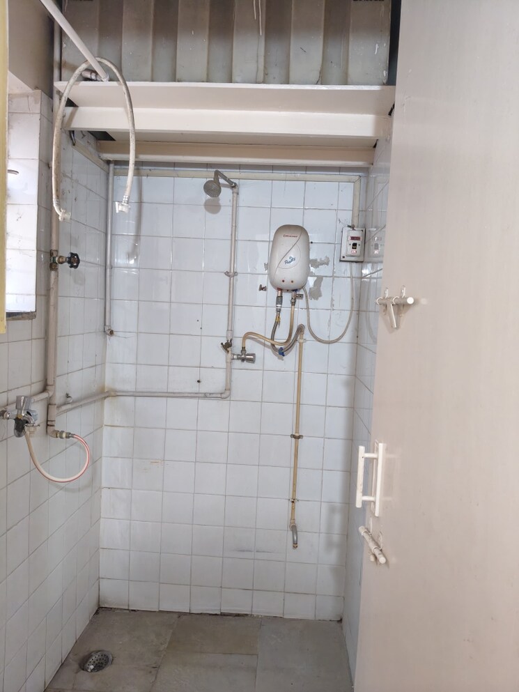 Bathroom, amrapalishree-chs 1 Bedroom 650 Sq.Ft. Apartment In Kalyani Nagar Pune 8982346