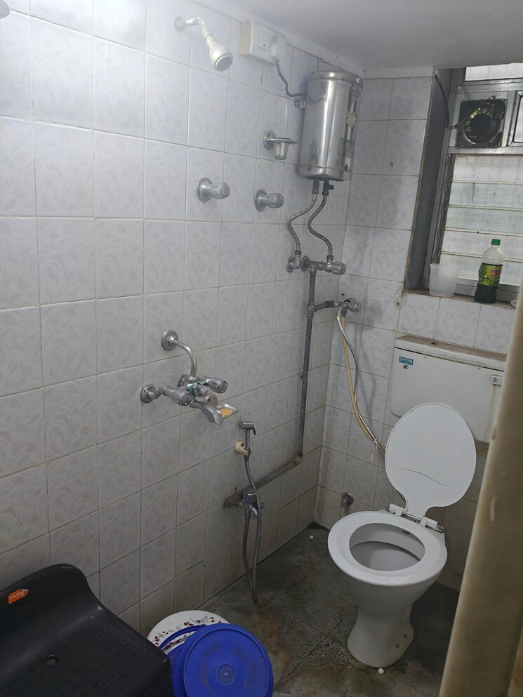 Bathroom, andheri east 1 Bedroom 600 Sq.Ft. Apartment In Andheri East Mumbai 8982369