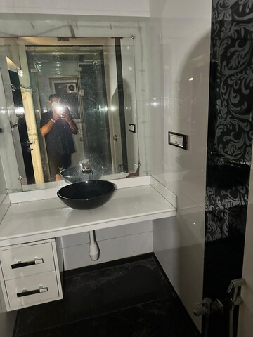 Team Area in 3 BHK Apartment at Akshay Girikunj, Andheri West – for Rent
